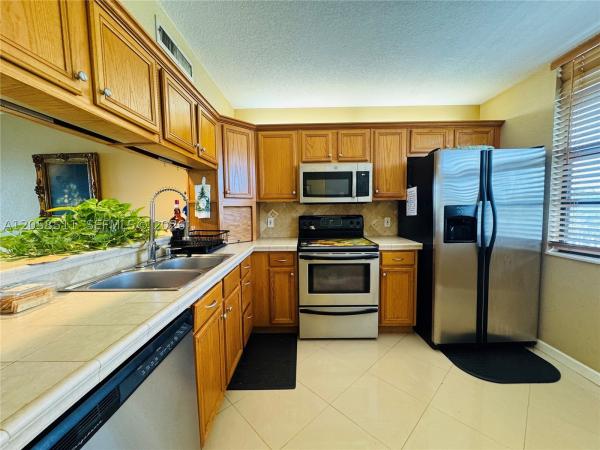 Whitehall 2 Of Pine Island Ridge, 1705 Whitehall Dr #401, Davie, Florida 33324, image 1