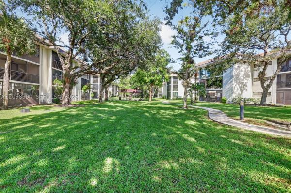 Bonaire At Woodmont, 7653 NW 79th Ave #312, Tamarac, Florida 33321, image 2