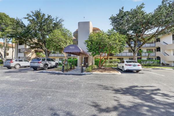 Bonaire At Woodmont, 7653 NW 79th Ave #312, Tamarac, Florida 33321, image 3