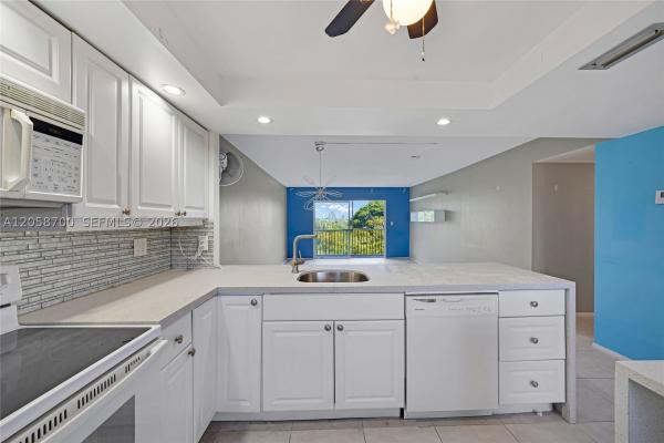 Hillcrest, 4800 Hillcrest Ln #402, Hollywood, Florida 33021, image 2