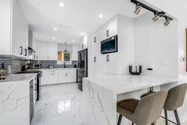 Hillsboro Shores, 3204 Robbins Rd, Pompano Beach, Florida 33062, image 2