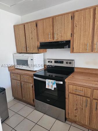 Lago Grande, 2505 W 67th Pl #22-27, Hialeah, Florida 33016, image 1