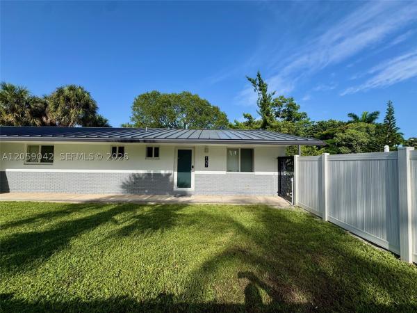 Almar Estates, 105 NE 30th Ct #1-2, Wilton Manors, Florida 33334, image 2