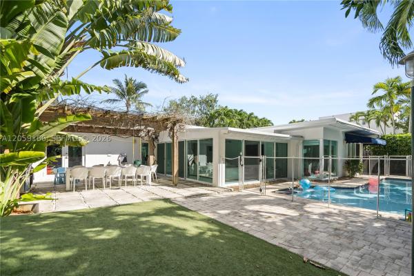 Biscayne Key Estates, 630 Allendale Rd, Key Biscayne, Florida 33149, image 2
