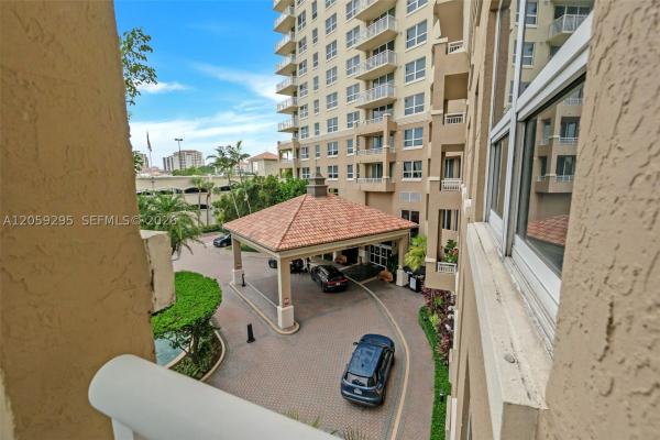 Turnberry On The Green, 19501 W Country Club Dr #309, Aventura, Florida 33180, image 2