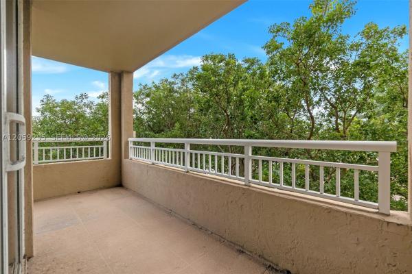 Turnberry On The Green, 19501 W Country Club Dr #309, Aventura, Florida 33180, image 1