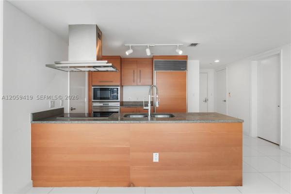 Icon Brickell Tower 2, 495 Brickell Ave #3311, Miami, Florida 33131, image 1