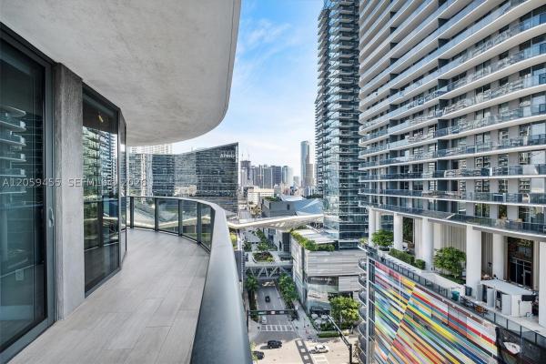 Brickell Heights East, 45 SW 9th St #1401, Miami, Florida 33130, image 3
