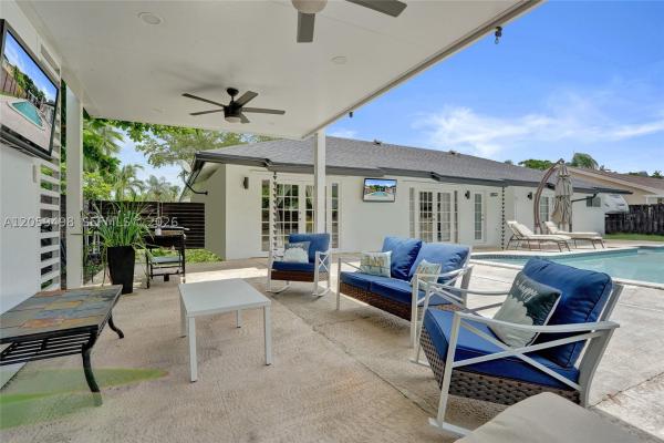 Tanglewood Lakes, 620 SW 100th Ave, Pembroke Pines, Florida 33025, image 3