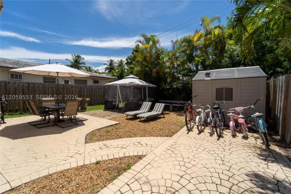 Atlantic Shores Dixie Highway, 626 NE 4th Ct, Hallandale Beach, Florida 33009, image 2