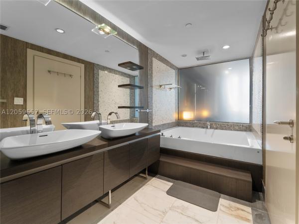 Epic Hotel & Residences, 200 Biscayne Boulevard Way #1407, Miami, Florida 33131, image 3
