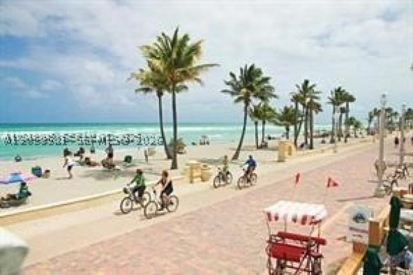2126 Arthur St, Hollywood, Florida 33020, image 1
