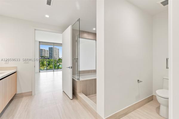 2411 Laguna Cir #209, North Miami, Florida 33181, image 3