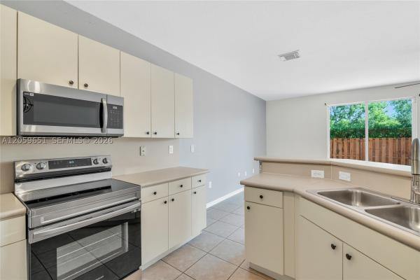 16673 SW 78th Ter, Unincorporated Dade County, Florida 33193, image 3