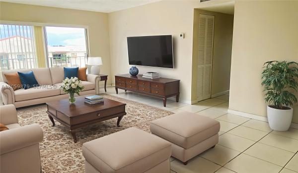 9350 Fontainebleau Blvd #602, Unincorporated Dade County, Florida 33172, image 1