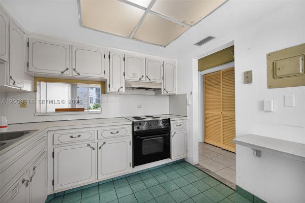 18555 NE 14th Ave #502, Unincorporated Dade County, Florida 33179, image 2