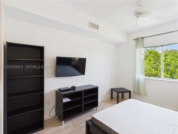 Valencia, 6001 SW 70th St #455, South Miami, Florida 33143, image 2