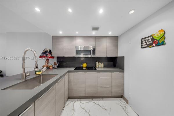 Royal Atlantic, 465 Ocean Dr #303, Miami Beach, Florida 33139, image 2