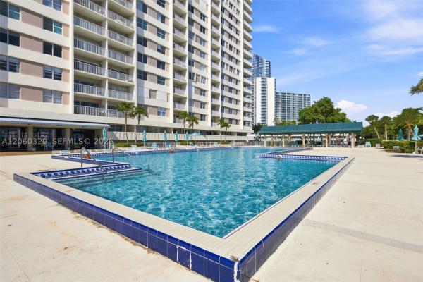 Arlen House West, 500 Bayview Dr #2121, Sunny Isles Beach, Florida 33160, image 2