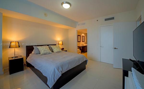Icon Brickell Tower 3, 485 Brickell Ave #2706, Miami, Florida 33131, image 2