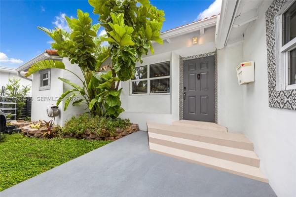 Oceanside Isle Of Normandy, 1324 Normandy Dr, Miami Beach, Florida 33141, image 3
