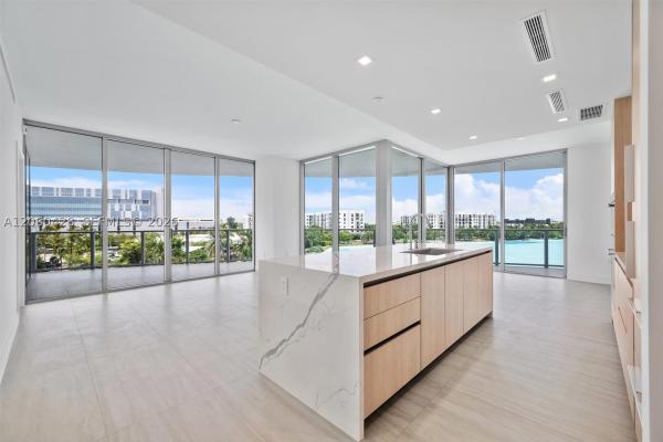 2411 Laguna Cir #306, Miami, Florida 33181, image 1
