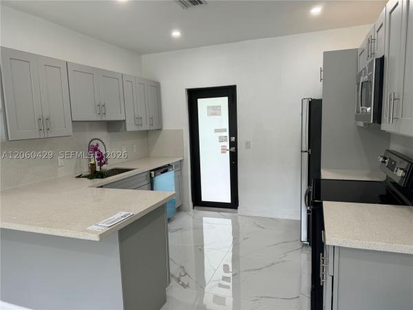 Sunkist Grove, 1210 NW 123rd St, North Miami, Florida 33167, image 3