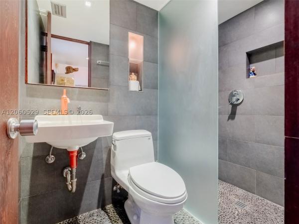 2250 NE 201st St, Unincorporated Dade County, Florida 33180, image 3