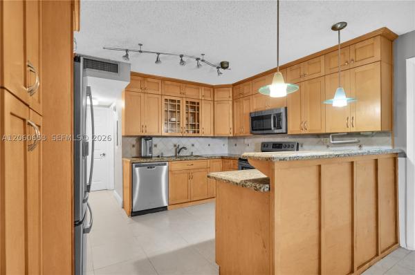The Castille, 4011 N Meridian Ave #21, Miami Beach, Florida 33140, image 1