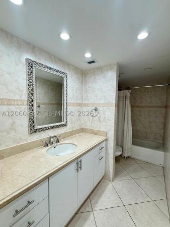 Oceanfront Plaza, 2625 Collins Ave #810, Miami Beach, Florida 33140, image 2