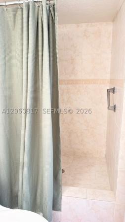 Oceanfront Plaza, 2625 Collins Ave #810, Miami Beach, Florida 33140, image 1