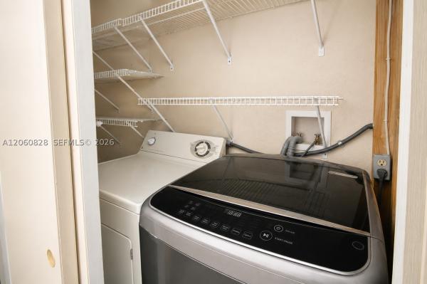 7334 Pepper Pike Dr, Hialeah, Florida 33015, image 2