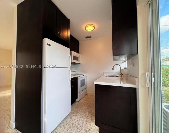 Hialeah Lawn, 626 W 17th St #628, Hialeah, Florida 33010, image 2
