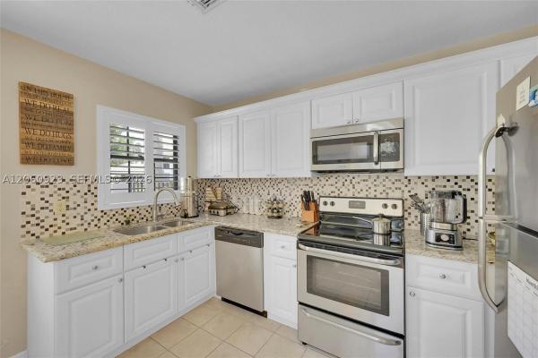 Prestwick Chase, 362 Prestwick Cir #3, Palm Beach Gardens, Florida 33418, image 2