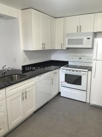 860 NE 209th Ter #104-33, Unincorporated Dade County, Florida 33179, image 2