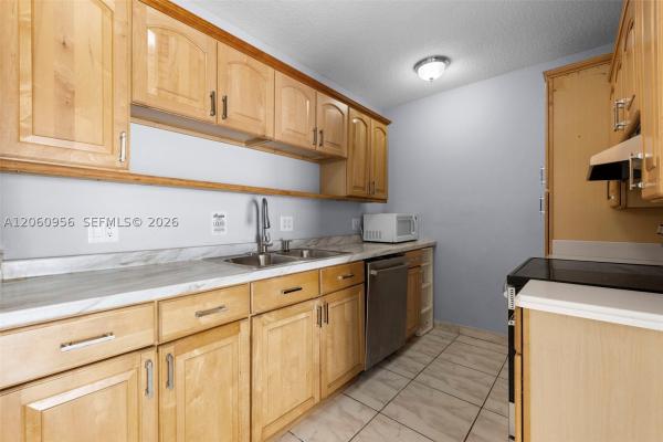 2028 SW 103rd Ct, Unincorporated Dade County, Florida 33165, image 2