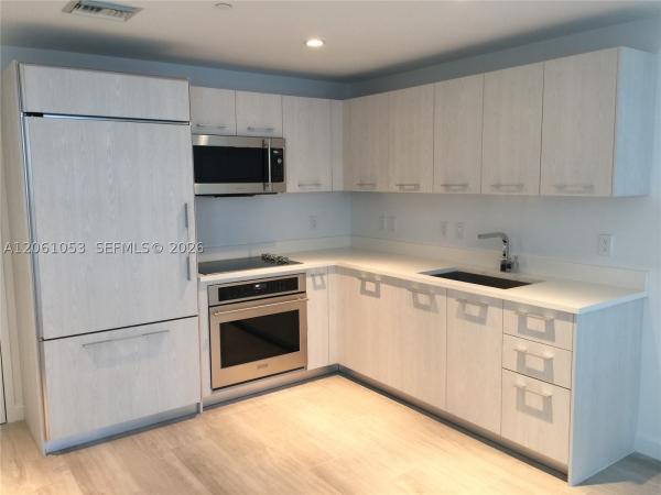 Brickell Heights East, 45 SW 9th St #1607, Miami, Florida 33130, image 1