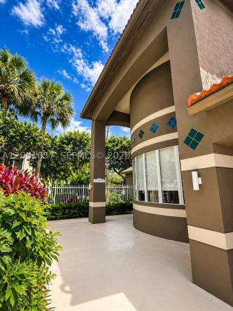 Pinehurst Club, 440 S Park Rd #4-109, Hollywood, Florida 33021, image 2