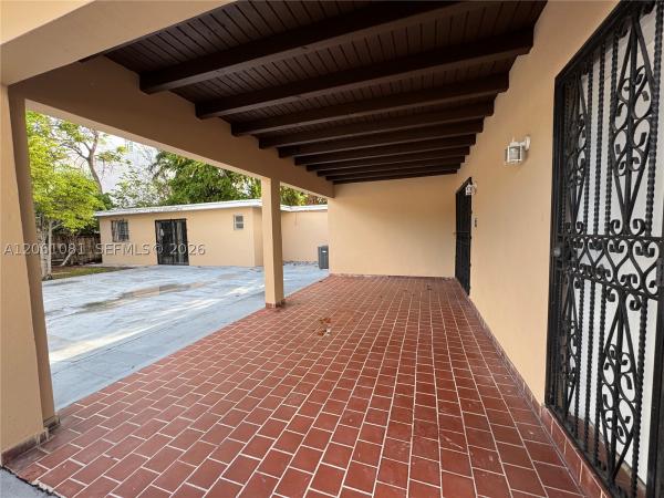 Beacom Manor, 2524 SW 6th St, Miami, Florida 33135, image 2