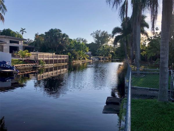 2560 NE 200th St, Unincorporated Dade County, Florida 33180, image 1
