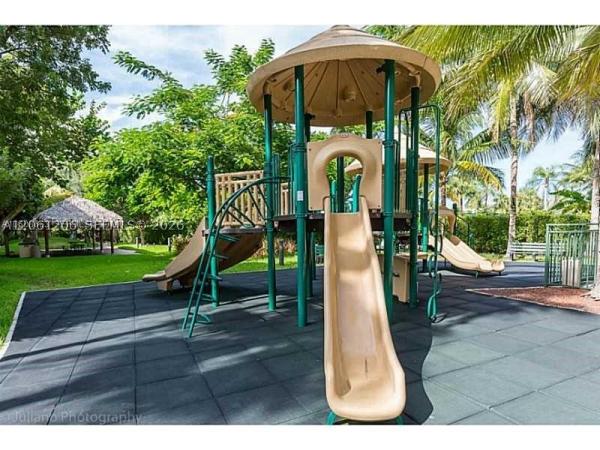 Turnberry On The Green, 19501 W Country Club Dr #2205, Aventura, Florida 33180, image 2