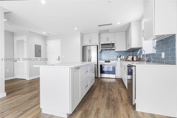 De Hedouvilles, 3335 Thomas Ave #203, Miami, Florida 33133, image 3