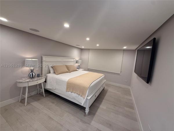 Oceanside Plaza, 5555 Collins Ave #12C, Miami Beach, Florida 33140, image 1