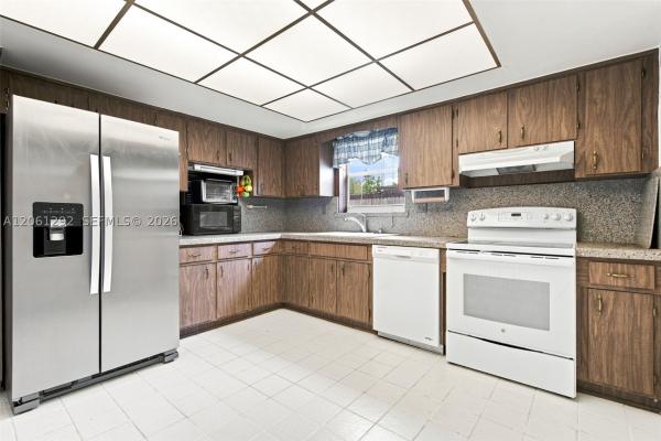 Pasadena Lakes, 2030 NW 88th Ter, Pembroke Pines, Florida 33024, image 2