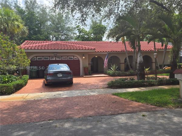 Eagle Nest, 15331 Durnford Dr, Miami Lakes, Florida 33014, image 2