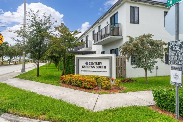 13648 SW 157th Ct, Unincorporated Dade County, Florida 33196, image 2