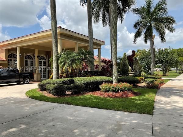 North Gate, 2015 SE 5th Pl, Homestead, Florida 33033, image 2