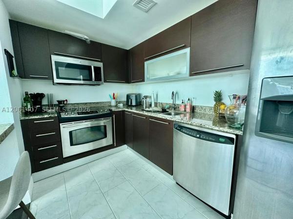 The Plaza On Brickell East, 950 Brickell Bay Dr #2406, Miami, Florida 33131, image 3