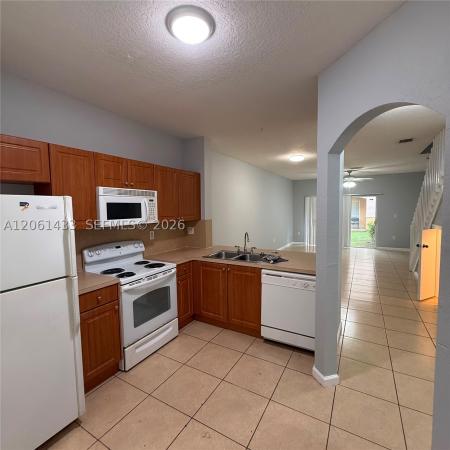 8811 S Isles Cir, Tamarac, Florida 33321, image 2