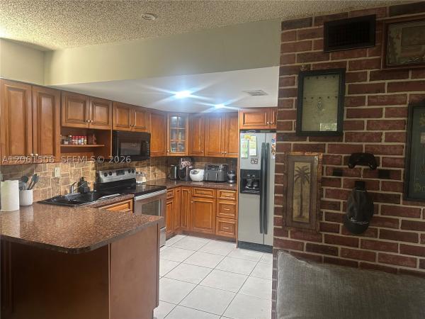 Shaker Village, 62 Spinning Wheel Ln, Tamarac, Florida 33319, image 2